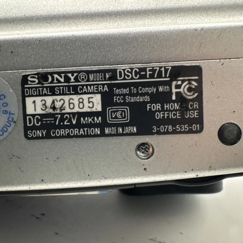 Sony Cyber-Shot DSC-F717 Compact Digital Still Camera